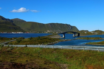 Typische Straße auf den Lofoten