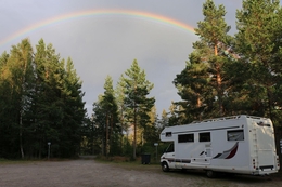 Wunderschöner Regenbogen in Bjuröklubb