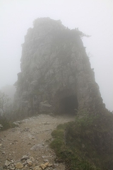 In diese Felsnadel führt der Weg