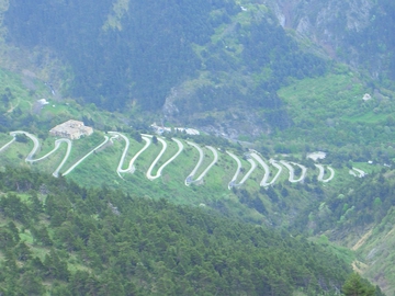 Die 48 Kehren des alten Tende-Passes